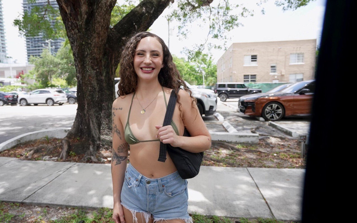 New To Miami And Already Fucking a Stranger On The Bus (Bang Bus)